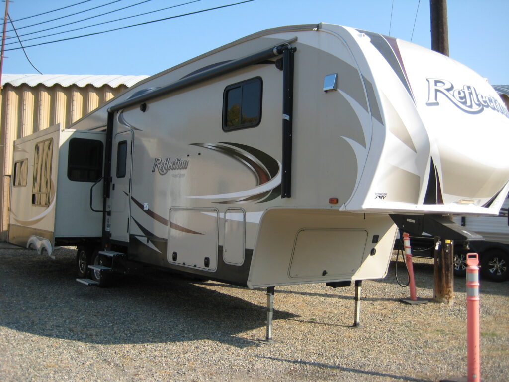 2017 GRAND DESIGN REFLECTIONS 5 TH WHEEL 337RLS CONSIGNMENT $ 42,000.00 Price Reduction